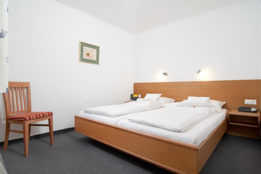 Schuetzenhof Aparthotel Sattendorf Bagian luar foto