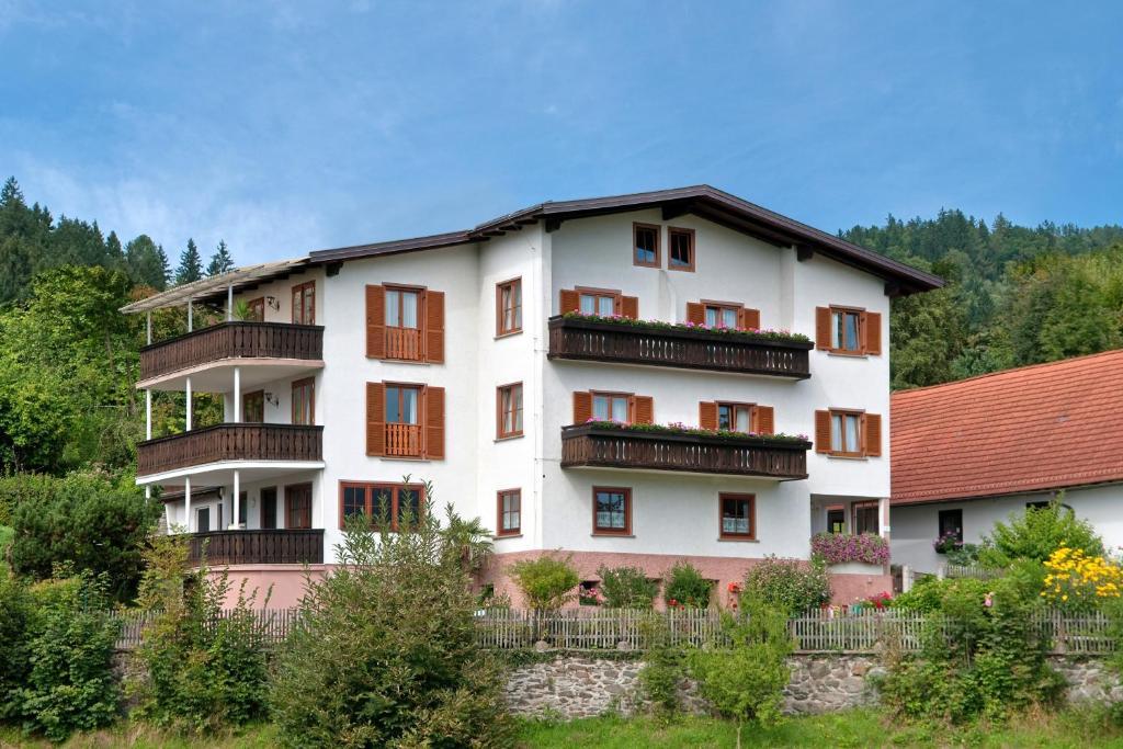 Schuetzenhof Aparthotel Sattendorf Bagian luar foto